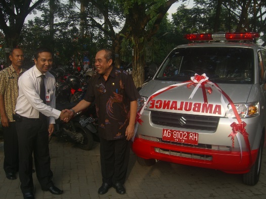 Ambulans Dari Bank Jatim Untuk RSUD Dr.Iskak Tulungagung